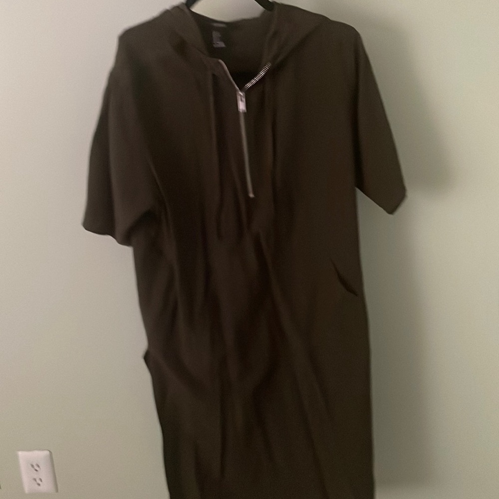 Forever 21 short sleeve, green, hooded top. Size S